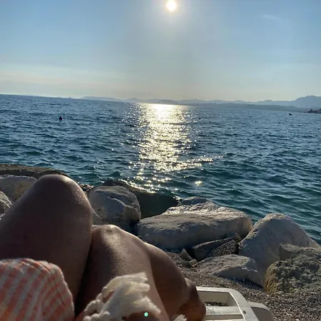 Cozy Seaview Retreat Apartman