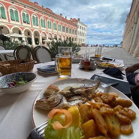 Cozy Seaview Retreat Split