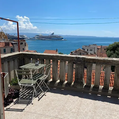 Апартаменти Cozy Seaview Retreat Спліт