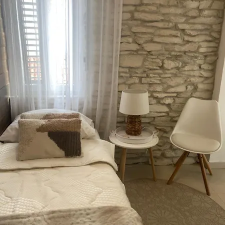 Cozy Seaview Retreat Апартаменты *
